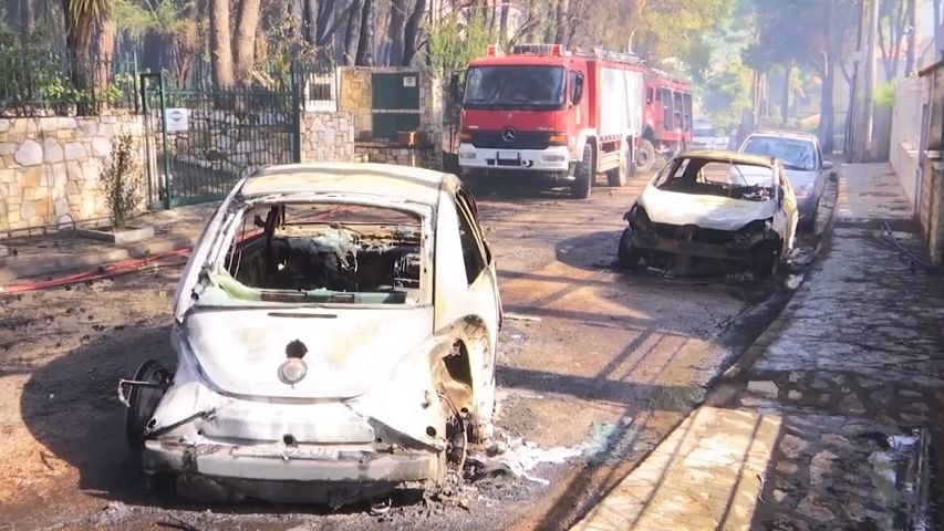 Video: Poblíž Athén zuří lesní požáry, řeckou metropoli zahalil dým